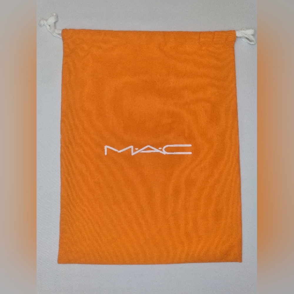 MAC Cosmetics WASH & DRY Laundry Bag